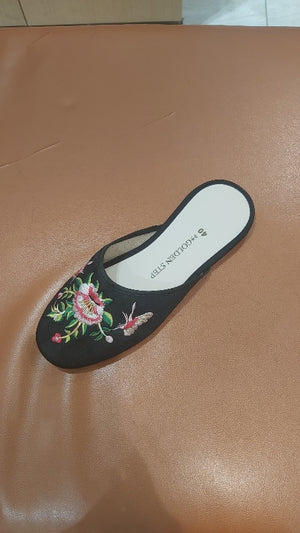 1142-0579 Golden Step Ladies Embroidery Slippers, BK, 40
